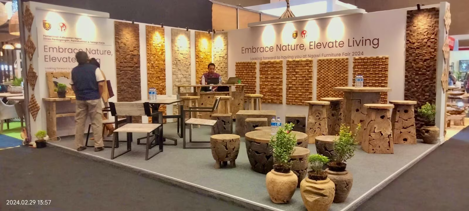 Vinteak Collection Booth - Close Up